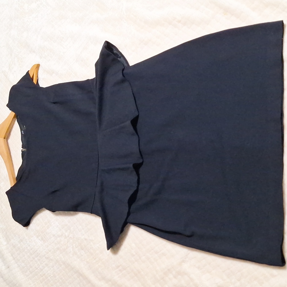 EXPRESS SOLID ALL BLACK CAP SLEEVE PEPLUM ZIP LACE BLACK DRESS SIZE 4